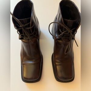 Vintage Via Spiga Swing Lace Up Bootie  in Size 7. Made in Italy EUC